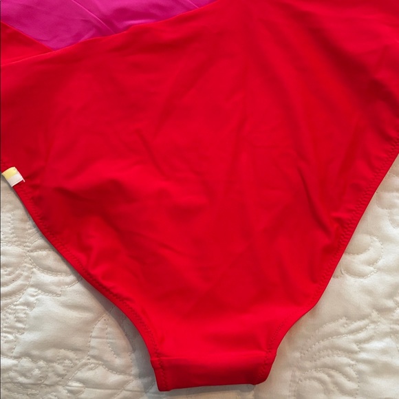 Summersalt sidestroke. Size 10. - Picture 5 of 5